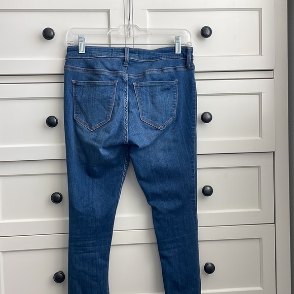 Hollister Women’s Low-Rise Blue Jean Leggings Advanced Stretch - W28, L28, R7 - Picture 4 of 6
